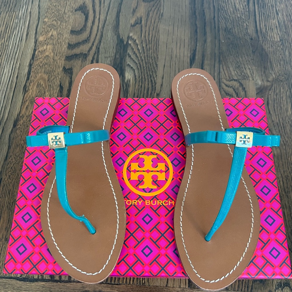 Tory Burch Flat Bow Flip Flops in Turquoise blue